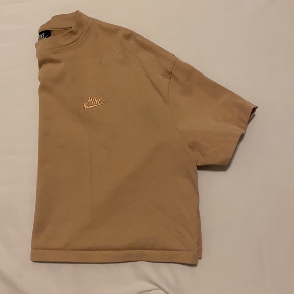 Cropped Nike Tee - Picture 2 of 3
